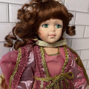 Vintage 1988 Robin Woods Doll Lady Elaine Camelot Castle Collection Doll