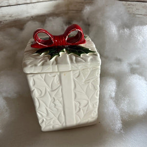 Vintage Lefton Holly Berry Christmas Present Gift Box Candy Dish 1970