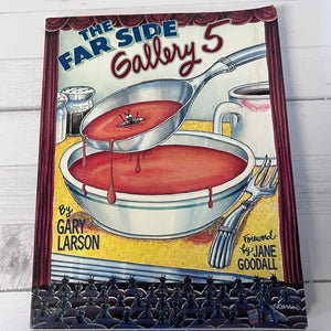 Book cover of 'The Far Side Gallery 5' by Gary Larson on a wooden surface.