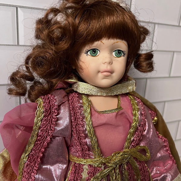 Vintage 1988 Robin Woods Doll Lady Elaine Camelot Castle Collection Doll