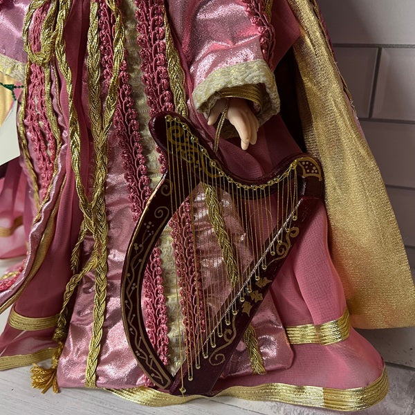 Vintage 1988 Robin Woods Doll Lady Elaine Camelot Castle Collection Doll