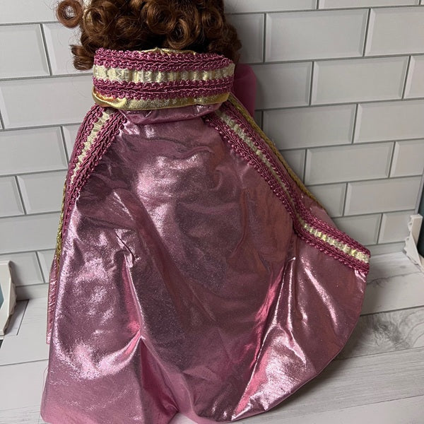 Vintage 1988 Robin Woods Doll Lady Elaine Camelot Castle Collection Doll