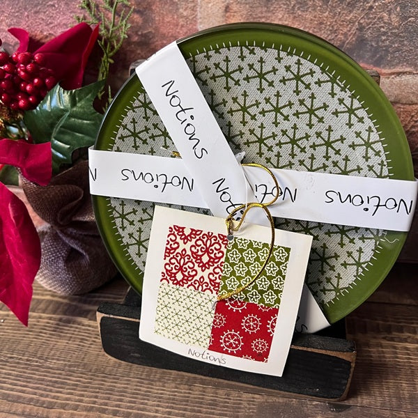 Notions Set of 4 Glass Canape Plates 5.79in Holiday Festive Green and Red Plates