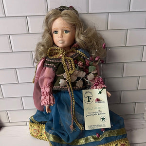 Robin Woods Doll Maid Marion The Camelot Castle Collection 14in Vinyl Doll
