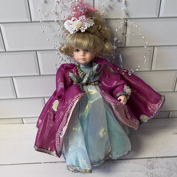 Robin Woods Lady Elaine 8in Vinyl Doll