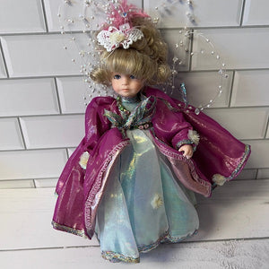 Robin Woods Lady Elaine 8in Vinyl Doll