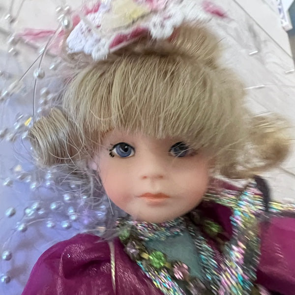 Robin Woods Lady Elaine 8in Vinyl Doll