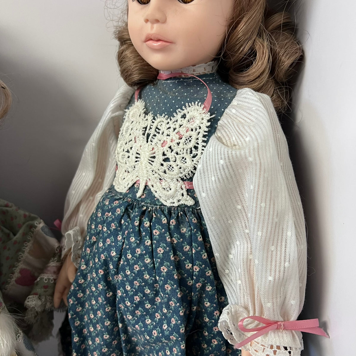 Lot of 3 Robin Woods Dolls Vinyl Dolls Samantha Larisia Signed 1989
