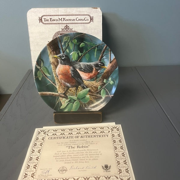 Robin Knowles 8.5 inch The Robin Decorative Plate 1986