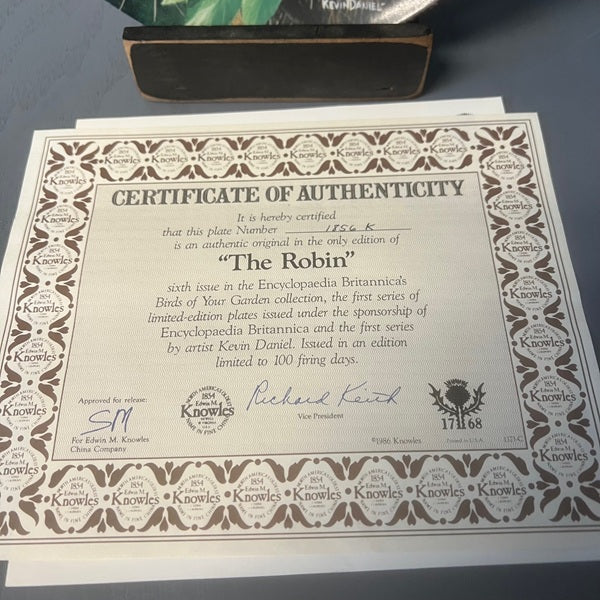 Robin Knowles 8.5 inch The Robin Decorative Plate 1986