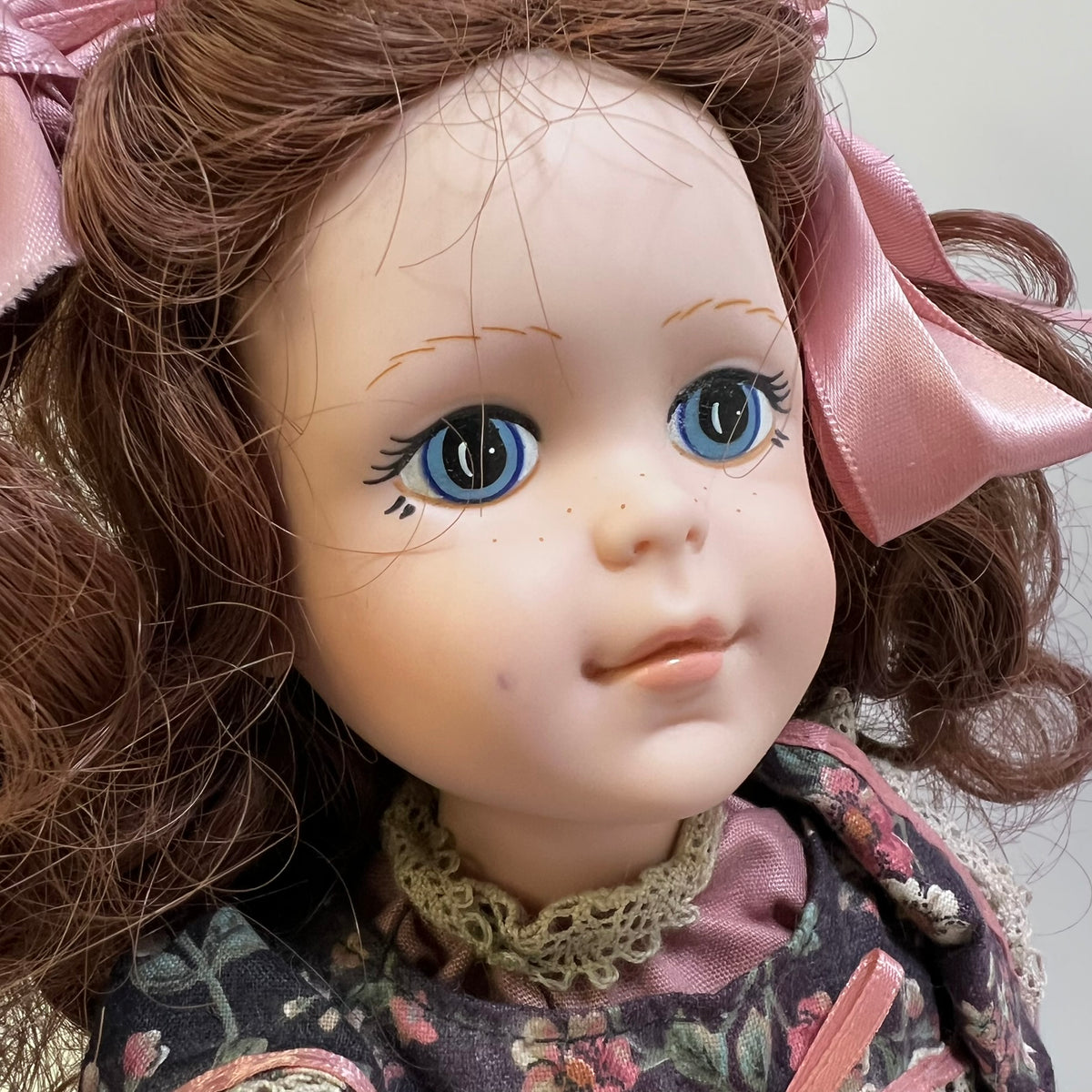 Robin Woods Priscialla collectible doll