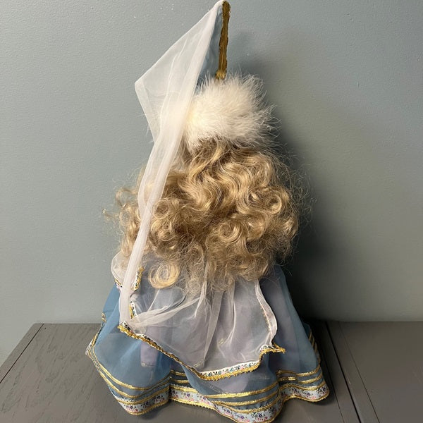 Robin Woods The Camelot Castle Collection Doll Little Queen Guinevere