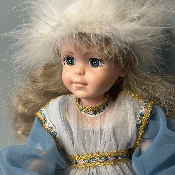 Robin Woods The Camelot Castle Collection Doll Little Queen Guinevere