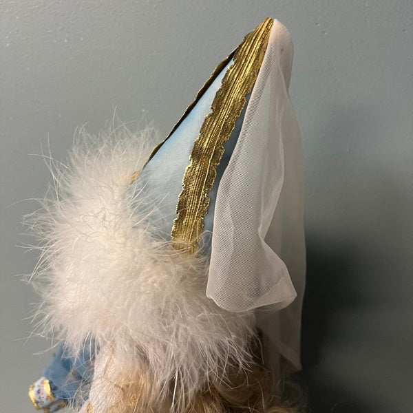 Robin Woods The Camelot Castle Collection Doll Little Queen Guinevere