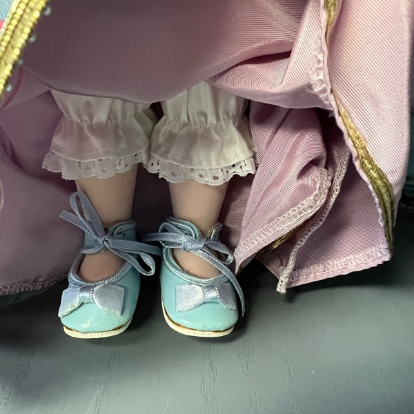 Robin Woods The Camelot Castle Collection Doll Little Queen Guinevere