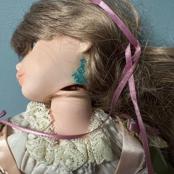 Robin Woods 14 inch Vinyl Doll 1988 Guinevere