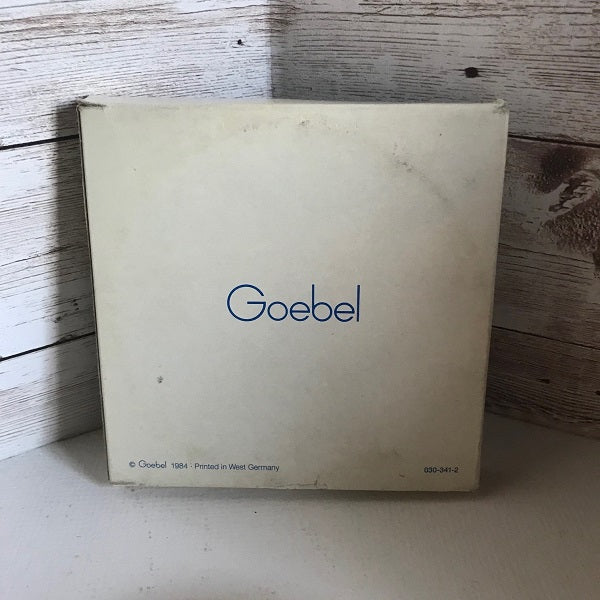 1984 Goebel Hummel COLLECTORS CLUB PLAQUE Porcelain Merry Wanderer