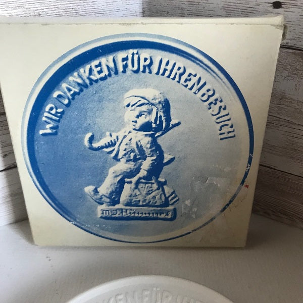 1984 Goebel Hummel COLLECTORS CLUB PLAQUE Porcelain Merry Wanderer