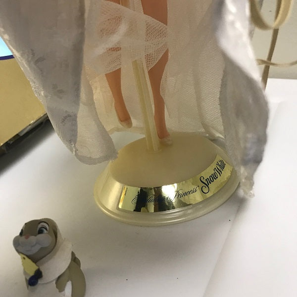 Disney Holiday Collection Snow White Holiday Princess Doll 1998