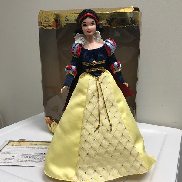 Disney Snow White and the Seven Dwarfs Enchanted Princess Doll 2000