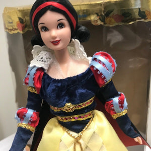 Disney Snow White and the Seven Dwarfs Enchanted Princess Doll 2000