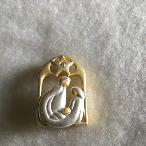 Gold Tone Brooch Manger Scene Christmas Brooch