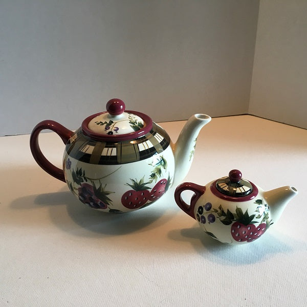 Oneida Strawberry Plaid Fruit Teapot with Matching Mini Teapot