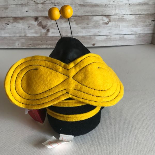 Russ Honeycomb Frog Shelf Sitter Plush Resin Frog Honey Bee With Heart