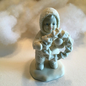 Snowbabies Figurine With Wreath Christmas Decoration 