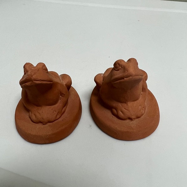 Terra Cotta Frog Pot Risers Set of 2 Small 2 inch
