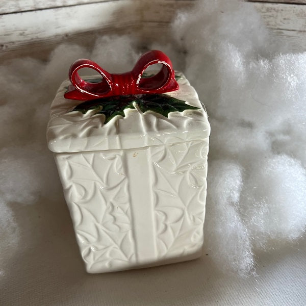 Vintage Lefton Holly Berry Christmas Present Gift Box Candy Dish 1970