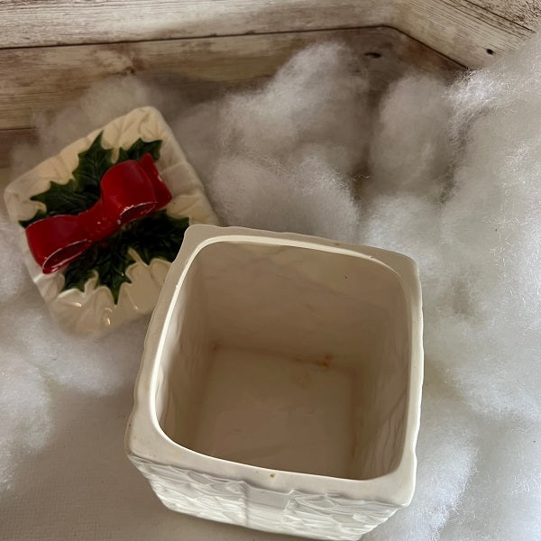 Vintage Lefton Holly Berry Christmas Present Gift Box Candy Dish 1970