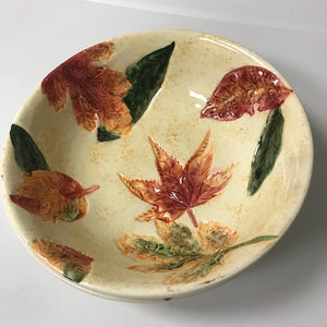 Leaf pattern soup bowls